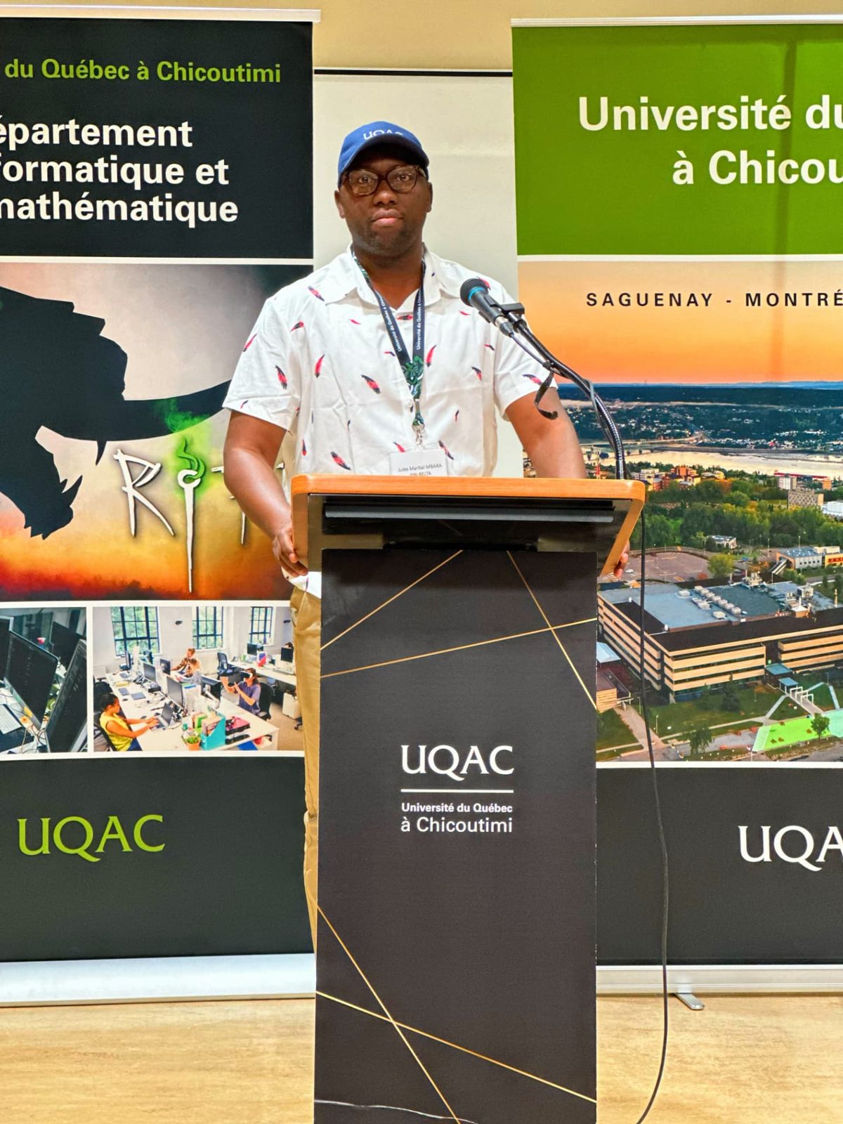 Présentation scientifique au pupitre de l’UQAC